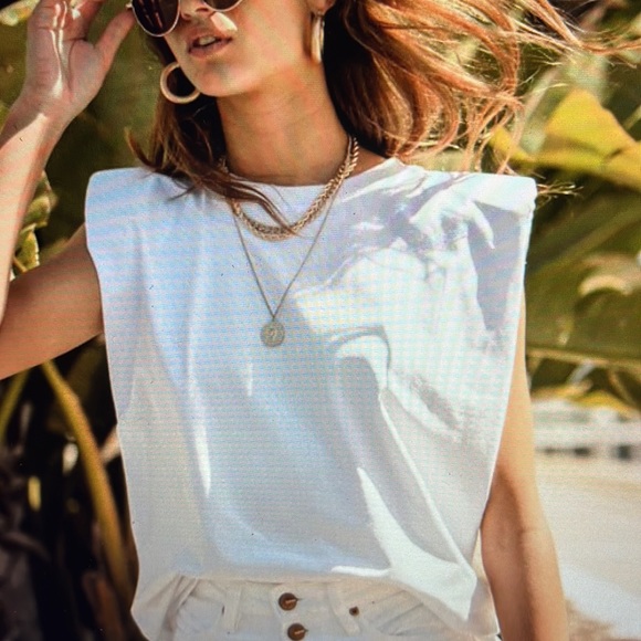 Vero Moda Tops - NWOT Vero Moda T with shoulder detail (XL)